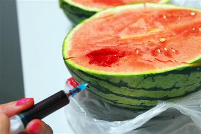 “打针催熟”西瓜口感酸涩(图1) “打针催熟”西瓜口感酸涩(图1)