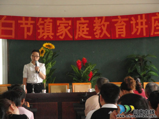 以榜样的作用带动孩子 促进孩子热爱学习(图1) 以榜样的作用带动孩子 促进孩子热爱学习(图1)