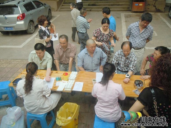 先市镇:开展“献血献爱心”活动(图2) 先市镇:开展“献血献爱心”活动(图2)