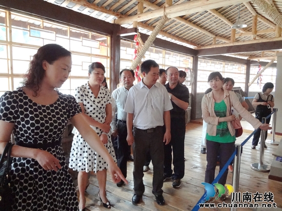 华阳街道:泸州市首个农耕文化展示长廊揭牌(图2) 华阳街道:泸州市首个农耕文化展示长廊揭牌(图2)
