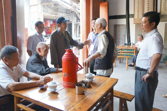 央视《走遍中国》到立石古镇采风(图4)