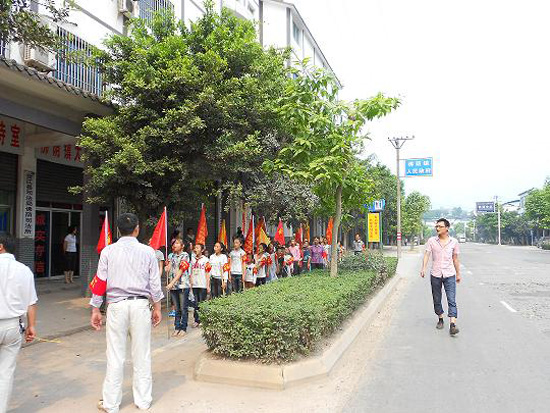 佛荫镇:增强居民环保意识 城乡治理再掀高潮(图1) 佛荫镇:增强居民环保意识 城乡治理再掀高潮(图1)