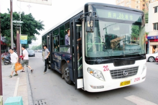 自贡第二条"快车"线路 行车时间由40分钟缩为20分钟(图1) 自贡第二条"快车"线路 行车时间由40分钟缩为20分钟(图1)