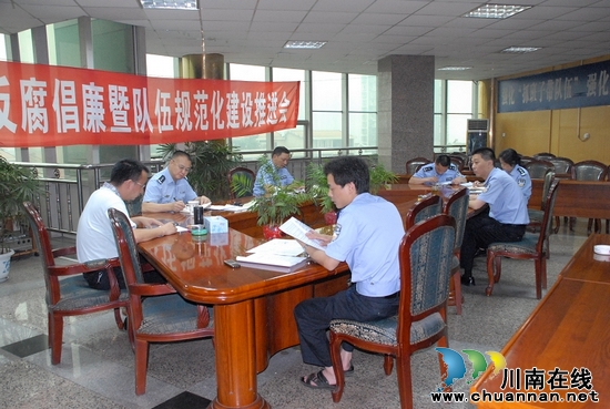泸州公安交警支队专题研讨交通组织问题(图1)