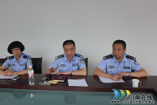 叙永公安局赵熔一行深入黄坭中队督导交管工作(图2) 叙永公安局赵熔一行深入黄坭中队督导交管工作(图2)