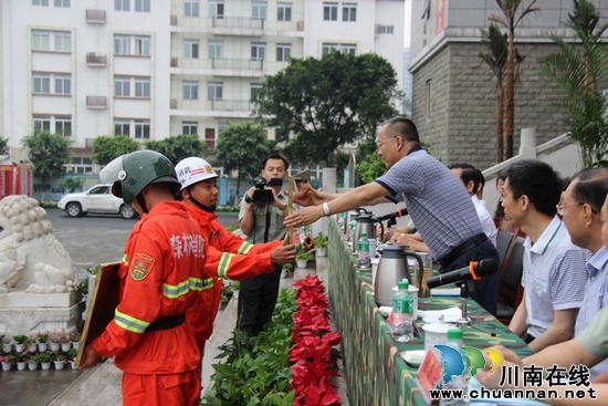 泸州市两支专业森林防火应急分队成立(图5) 泸州市两支专业森林防火应急分队成立(图5)