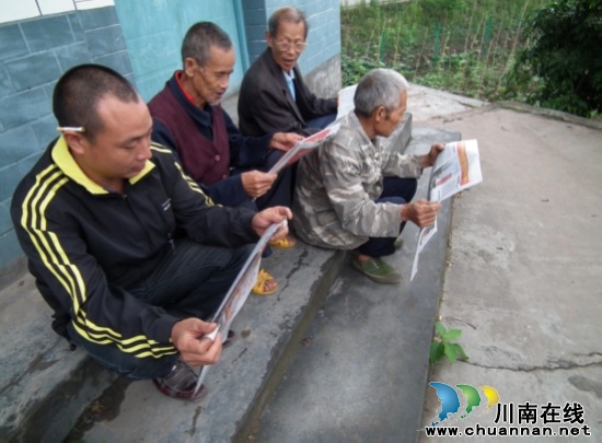 胡市镇：党员与群众结对学习省第十次党代会精神(图1)
