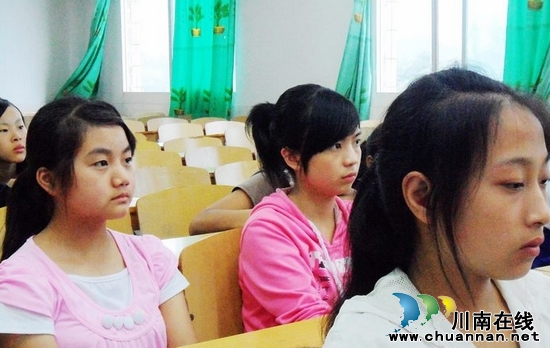 九支中学新语文学社为小诗人讲创作(图1)