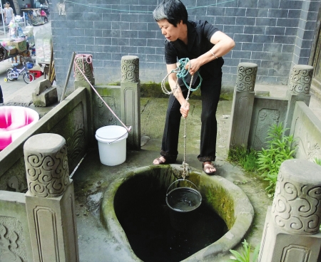 内江资中状元街有口奇特的龙王井(图1) 内江资中状元街有口奇特的龙王井(图1)