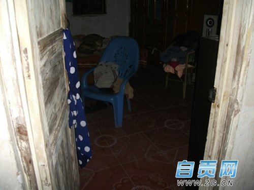 头套丝巾&nbsp;自贡11岁女孩吊死在卧室门把手上