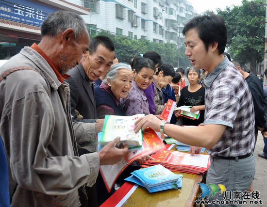 云锦镇:科技宣传周来开帷幕 科技贴近老百姓生活(图2) 云锦镇:科技宣传周来开帷幕 科技贴近老百姓生活(图2)