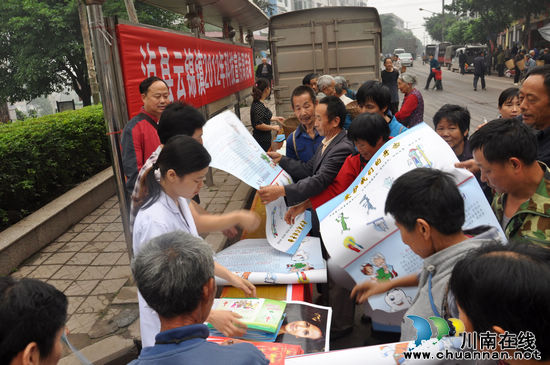 云锦镇:科技宣传周来开帷幕 科技贴近老百姓生活(图1) 云锦镇:科技宣传周来开帷幕 科技贴近老百姓生活(图1)
