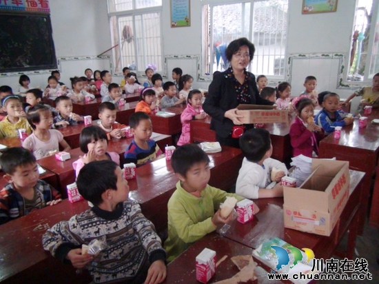 马岭镇中心校:国家实施营养餐 学生健康有保障(图2) 马岭镇中心校:国家实施营养餐 学生健康有保障(图2)