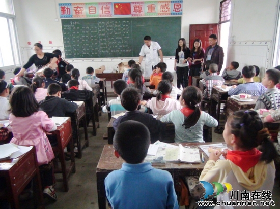 马岭镇中心校:国家实施营养餐 学生健康有保障(图4) 马岭镇中心校:国家实施营养餐 学生健康有保障(图4)