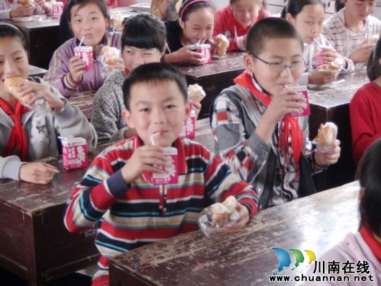 马岭镇中心校:国家实施营养餐 学生健康有保障(图6) 马岭镇中心校:国家实施营养餐 学生健康有保障(图6)