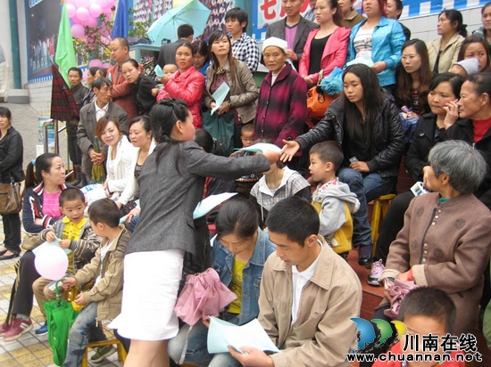 摩尼镇：开展留守儿童禁毒知识宣传活动