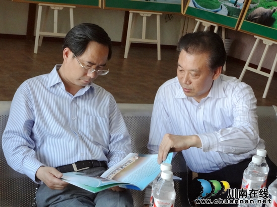 贵州凯里市人大参观泸州华阳街道新农村建设