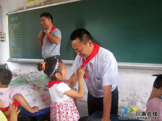 华阳街道:温暖涌校园 欢乐满心怀(图3) 华阳街道:温暖涌校园 欢乐满心怀(图3)