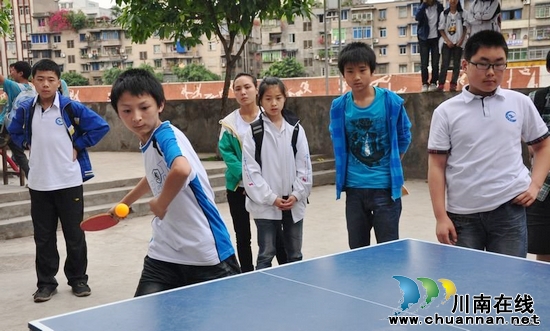 宜宾育才中学举办“勇毅”杯乒乓球运动会(图3) 宜宾育才中学举办“勇毅”杯乒乓球运动会(图3)