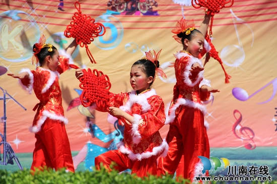 白米乡:3000余名师生共触科技 文艺汇演中喜迎六一(图5) 白米乡:3000余名师生共触科技 文艺汇演中喜迎六一(图5)