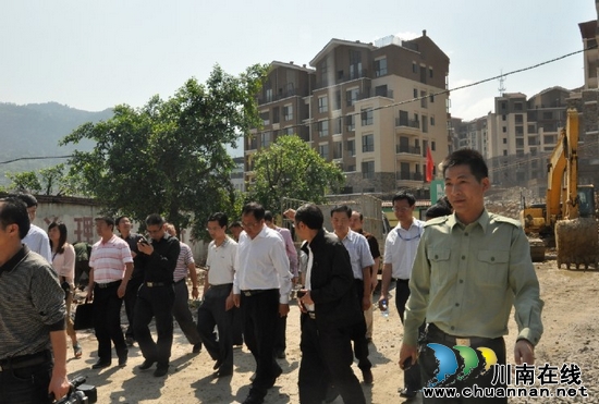 习水县考察团来古蔺二郎镇考察名酒名镇项目建设