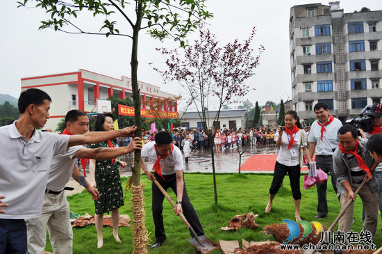 纳溪:绵延京蜀情 爱洒小山村(图2) 纳溪:绵延京蜀情 爱洒小山村(图2)
