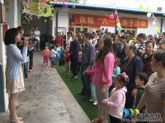白花镇各校欢庆六一&nbsp;党委政府到场慰问