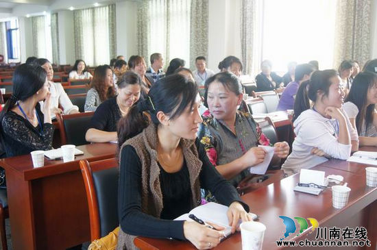 太伏镇：邀请专家为女职工预防疾病支招