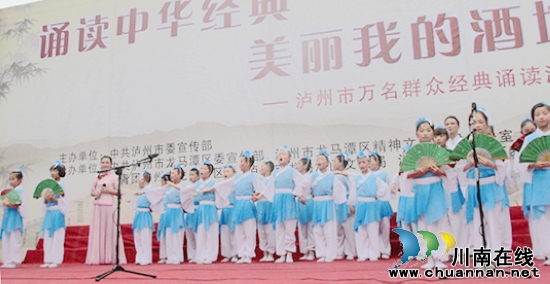 泸州城北学校“春之声”唱响白塔广场(图1) 泸州城北学校“春之声”唱响白塔广场(图1)