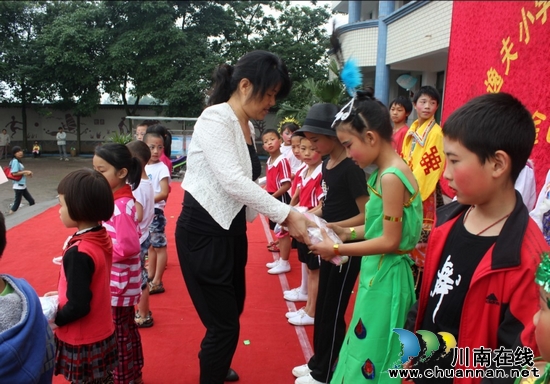裴石乡逸夫小学庆六一活动