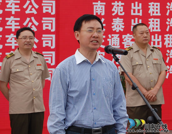 泸州市区187辆出租车免费接送高考学子(图5) 泸州市区187辆出租车免费接送高考学子(图5)