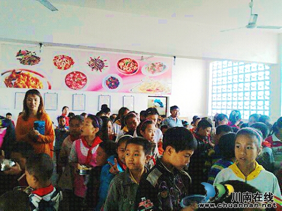 五通镇中心校：营养餐&nbsp;肉丝香
