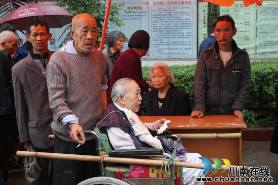 泸县残联为喻寺镇残疾人开辟“绿色通道”