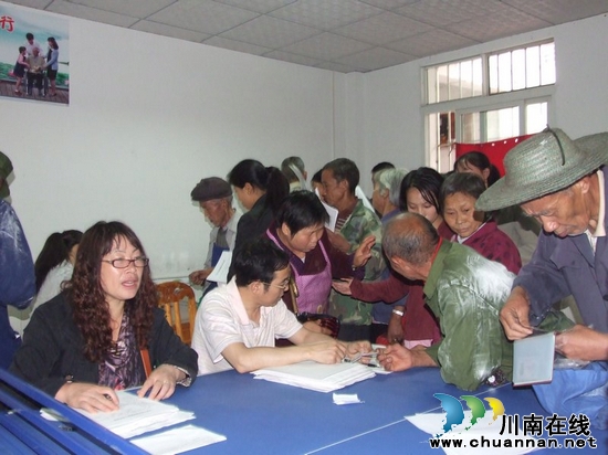 太伏镇:关爱残疾人 把证办到家门口(图3) 太伏镇:关爱残疾人 把证办到家门口(图3)