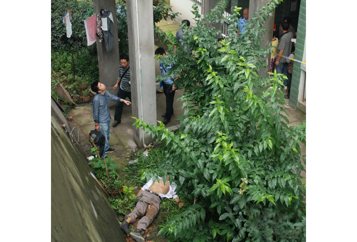 自贡：维修雨棚发生意外&nbsp;“棒棒”8楼坠下身亡