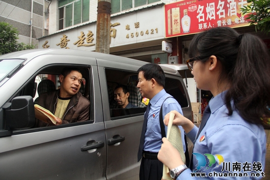 纳溪区人民检察院到龙车镇开展法制宣传(图2)