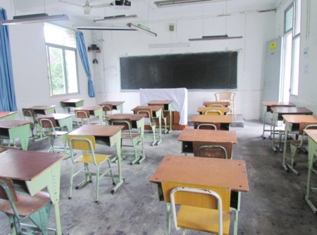 自贡：着装有禁忌&nbsp;不穿拉链衣服不穿学校校服