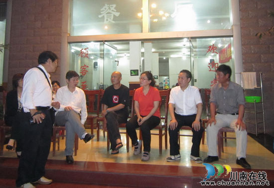 中央电视台记者品味福宝民间歌舞(图1) 中央电视台记者品味福宝民间歌舞(图1)