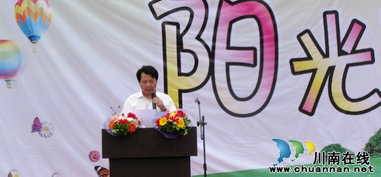 太和学校举办第二届校园艺术节 农民歌手前来助兴(图1) 太和学校举办第二届校园艺术节 农民歌手前来助兴(图1)