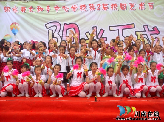太和学校举办第二届校园艺术节 农民歌手前来助兴(图2) 太和学校举办第二届校园艺术节 农民歌手前来助兴(图2)