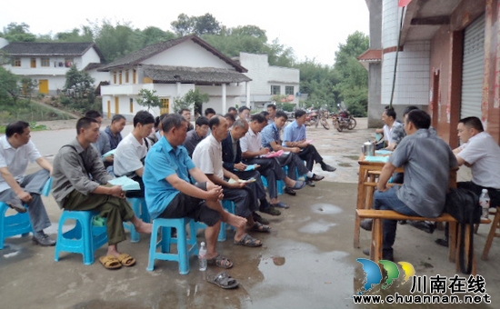 打古镇:“坝坝会”学习贯彻省十次党代会精神(图1) 打古镇:“坝坝会”学习贯彻省十次党代会精神(图1)