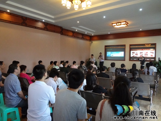 德阳市委组织部到江阳华阳街道参观远程教育工作(图3) 德阳市委组织部到江阳华阳街道参观远程教育工作(图3)