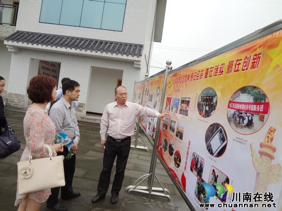 德阳市委组织部到江阳华阳街道参观远程教育工作(图2) 德阳市委组织部到江阳华阳街道参观远程教育工作(图2)