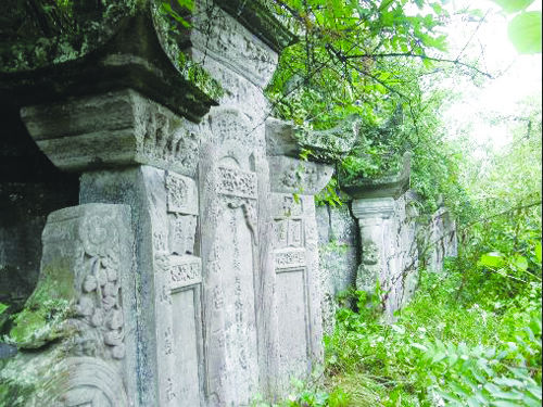 泸州:古蔺黄荆风景区发现特大古墓群(图1) 泸州:古蔺黄荆风景区发现特大古墓群(图1)