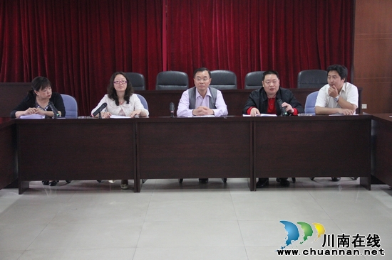 龙马潭区国税局开展交流干部座谈会(图1)