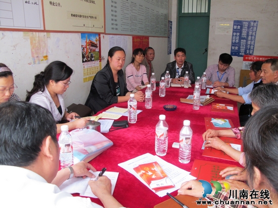 泸州市妇联真情慰问奇峰镇计生“三结合”帮扶户(图2) 泸州市妇联真情慰问奇峰镇计生“三结合”帮扶户(图2)