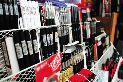 考试文具热卖&nbsp;乱涨价要挨重罚