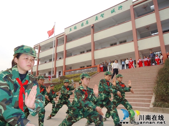 纳溪区龙车镇小学第四届校园文化艺术节掠影(图4) 纳溪区龙车镇小学第四届校园文化艺术节掠影(图4)