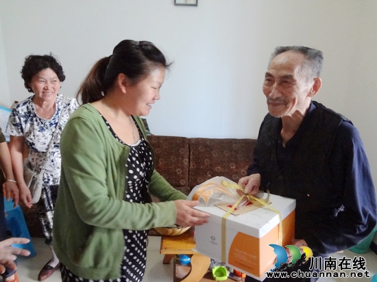 华阳街道：一份生日蛋糕的关爱