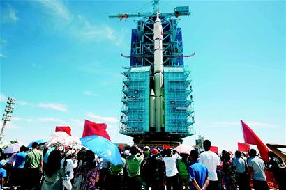 神舟九号转场成功 本月中旬择机发射(图1) 神舟九号转场成功 本月中旬择机发射(图1)